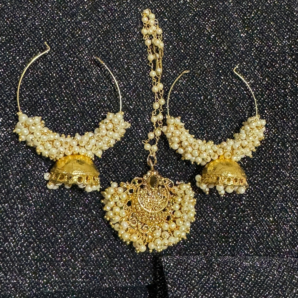 Elegant Gold and Pearl Jewelry Set